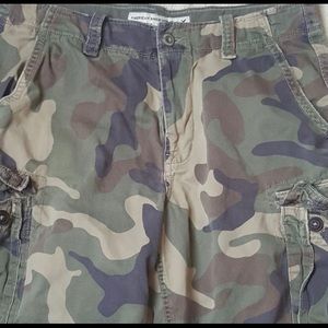 Mens American Eagle Camo cargo shorts size 34!